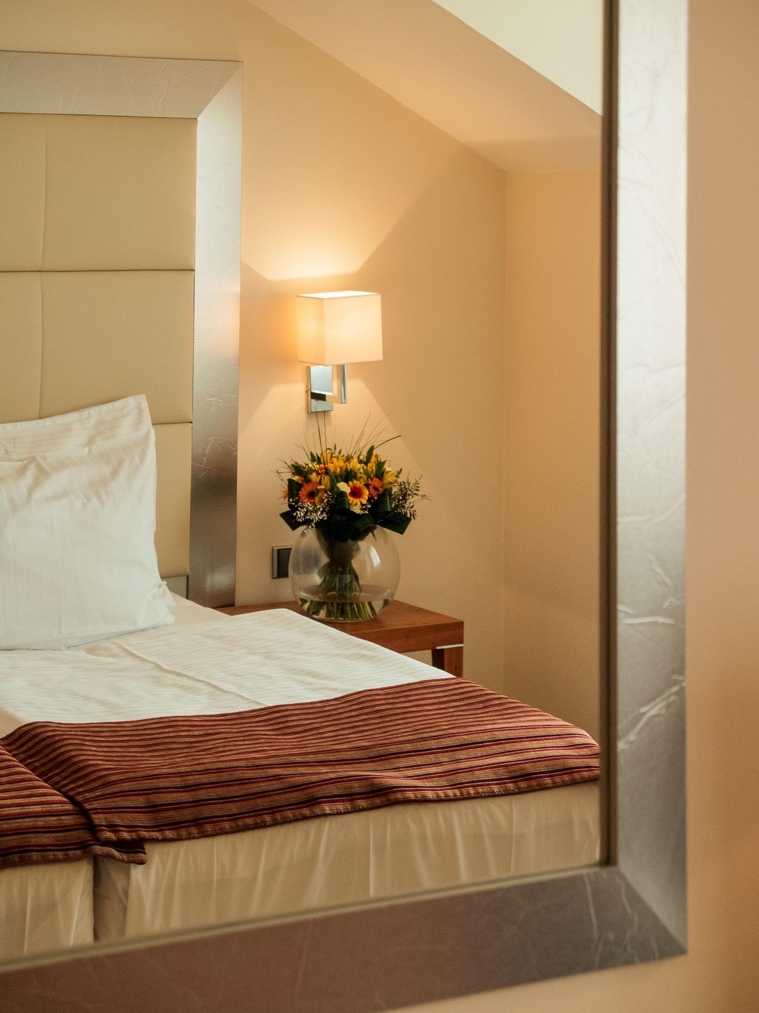 Design Merrion Hotel Прага Экстерьер фото