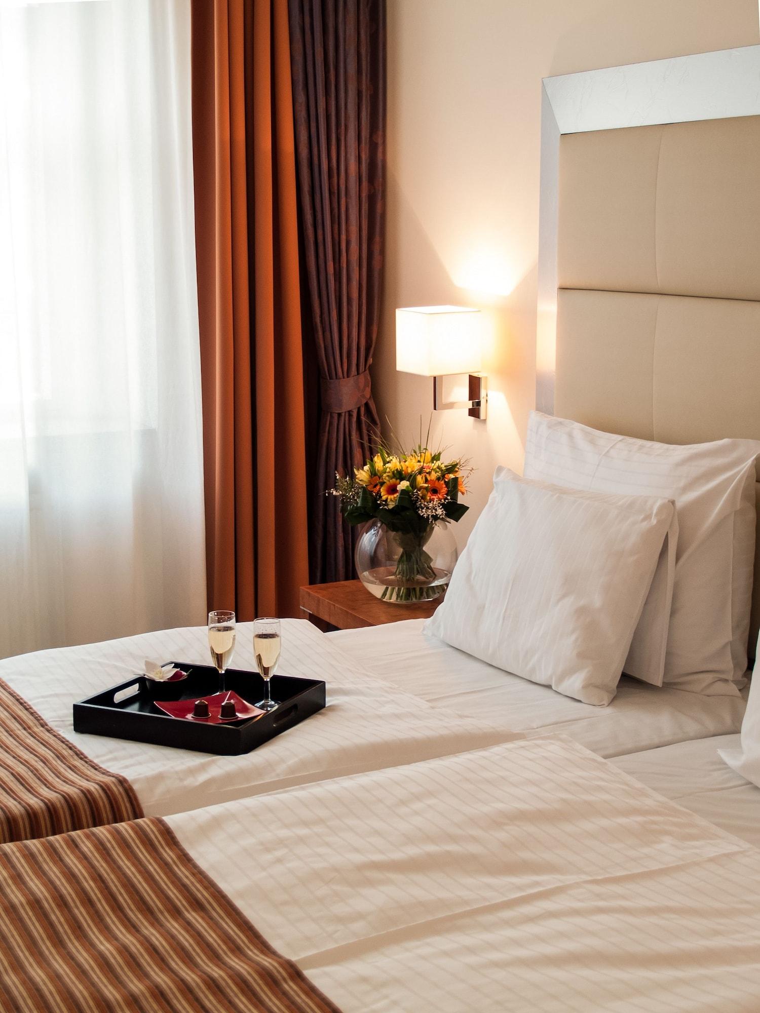 Design Merrion Hotel Прага Экстерьер фото
