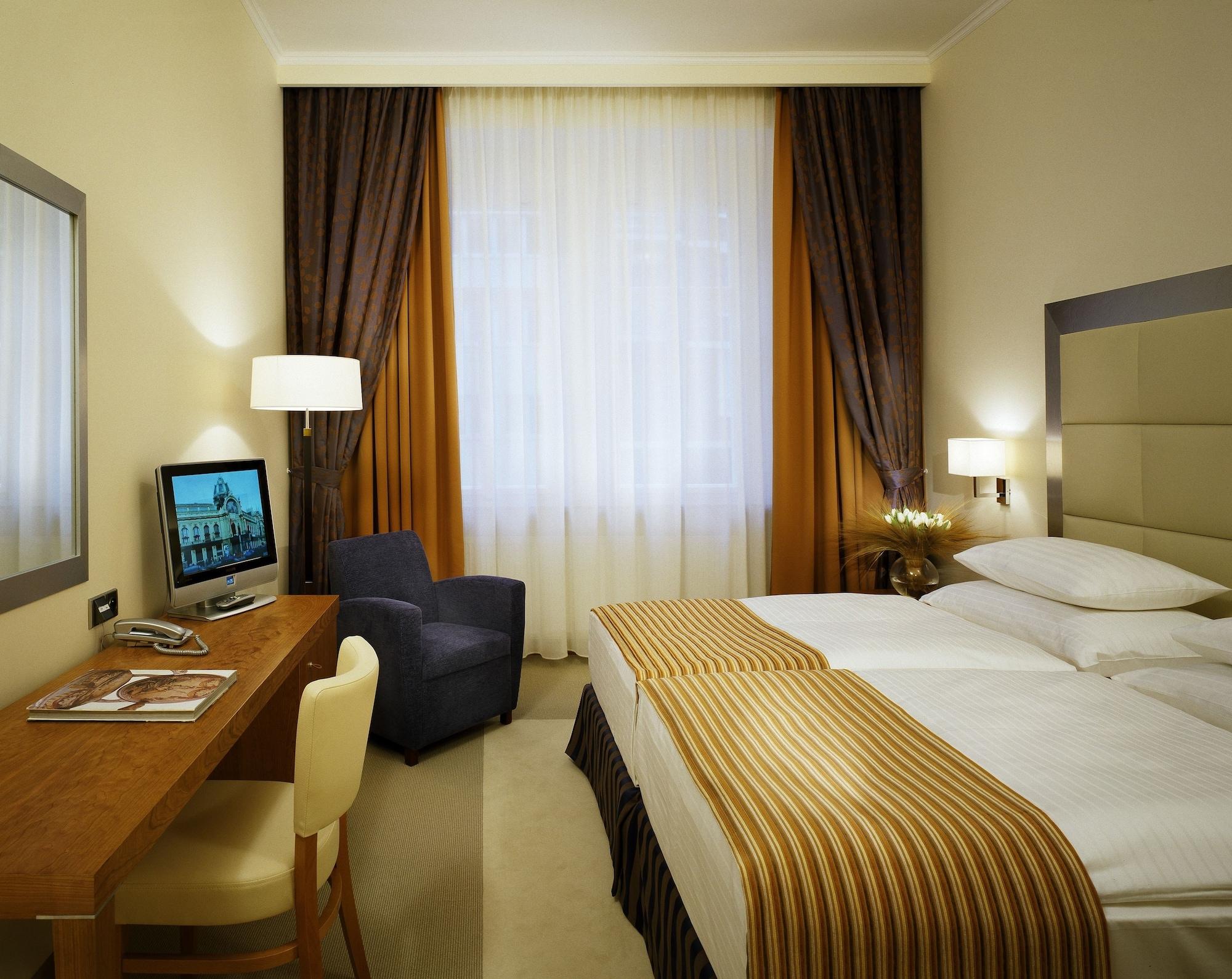 Design Merrion Hotel Прага Экстерьер фото